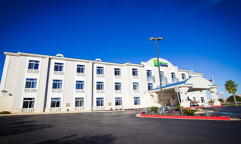 Holiday Inn Express & Suites of Bastrop is host hotel for USMTS opener at Cotton Bowl Speedway