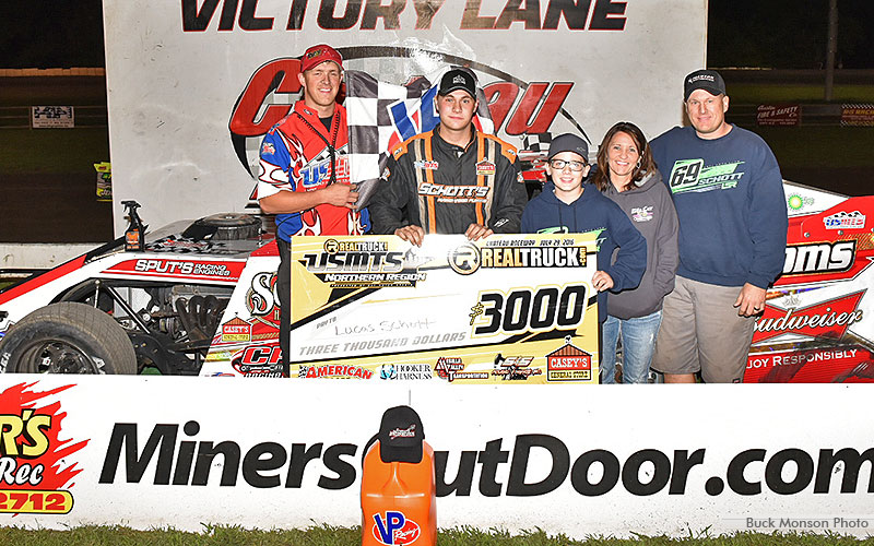 Schott survives for USMTS win at Chateau Raceway