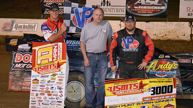 Phillips finds Batesville to his liking, captures opening round of Hunt for the USMTS Caseys National Championship