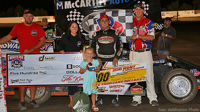 Sanders soars to decisive victory at Lakeside Speedway