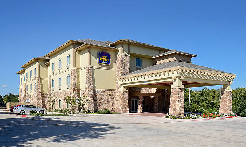 Best Western Plus Goliad Inn & Suites is host hotel for USMTS event at Shady Oaks Speedway