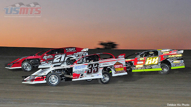 Chris Brown (21), Zack VanderBeek (33z) and Clyde Dunn Jr. (88xxx) during the USMTS Casey’s Cup powered by S&S Fishing & Rental / Summit Racing Equipment Southern Region presented by Production Jars event at the Southern Oklahoma Speedway in Ardmore, Okla., on Thursday, May 4, 2017.