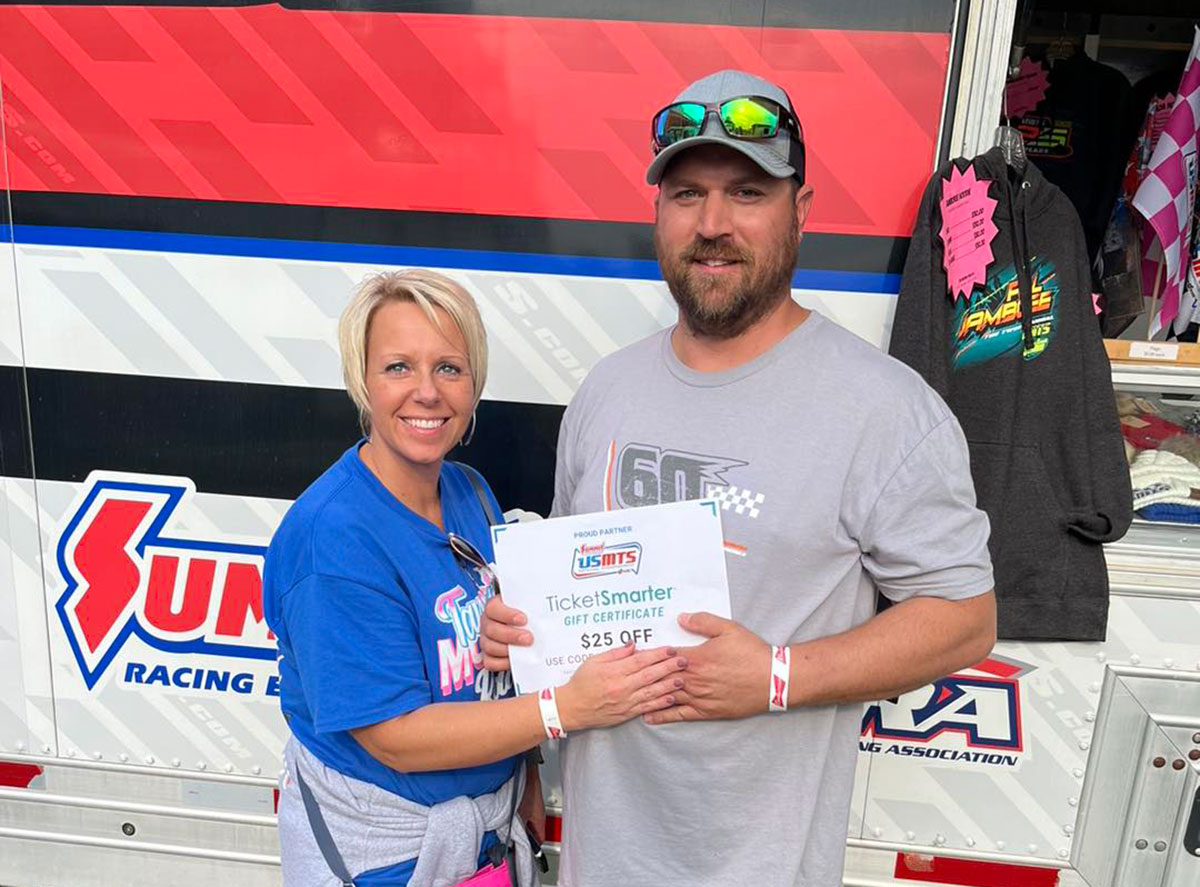 Alex and Wendy from Minnesota are our TicketSmarter #1 fans of the night for Night #2 of the Hall of Fame race at the Mason City Motor Speedway. Both Alex and Wendy are representing 2 drivers that are in attendance with us tonight, Tanner Mullens Motorsports & Dan Ebert #60.