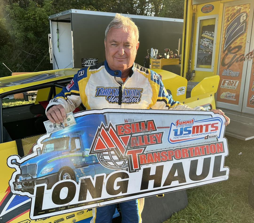 Kenny Gaddis of Edna, Okla., won the Mesilla Valley Transportation Long Tow Award for the weekend.