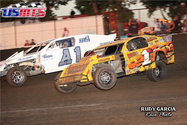 Phil Dixon of Crosby, Texas (A1), battles with Johnny Scott of Las Cruces, N.M. (1st).