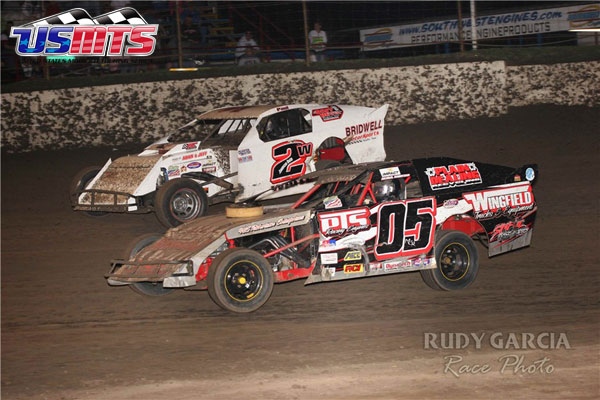 Michael Robertson (05) and Paul White (2w).