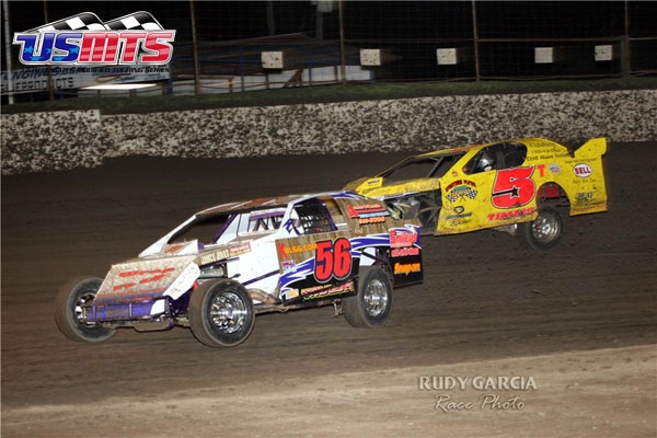 Troy Taylor Jr. (56) and Randy Timms (5t).